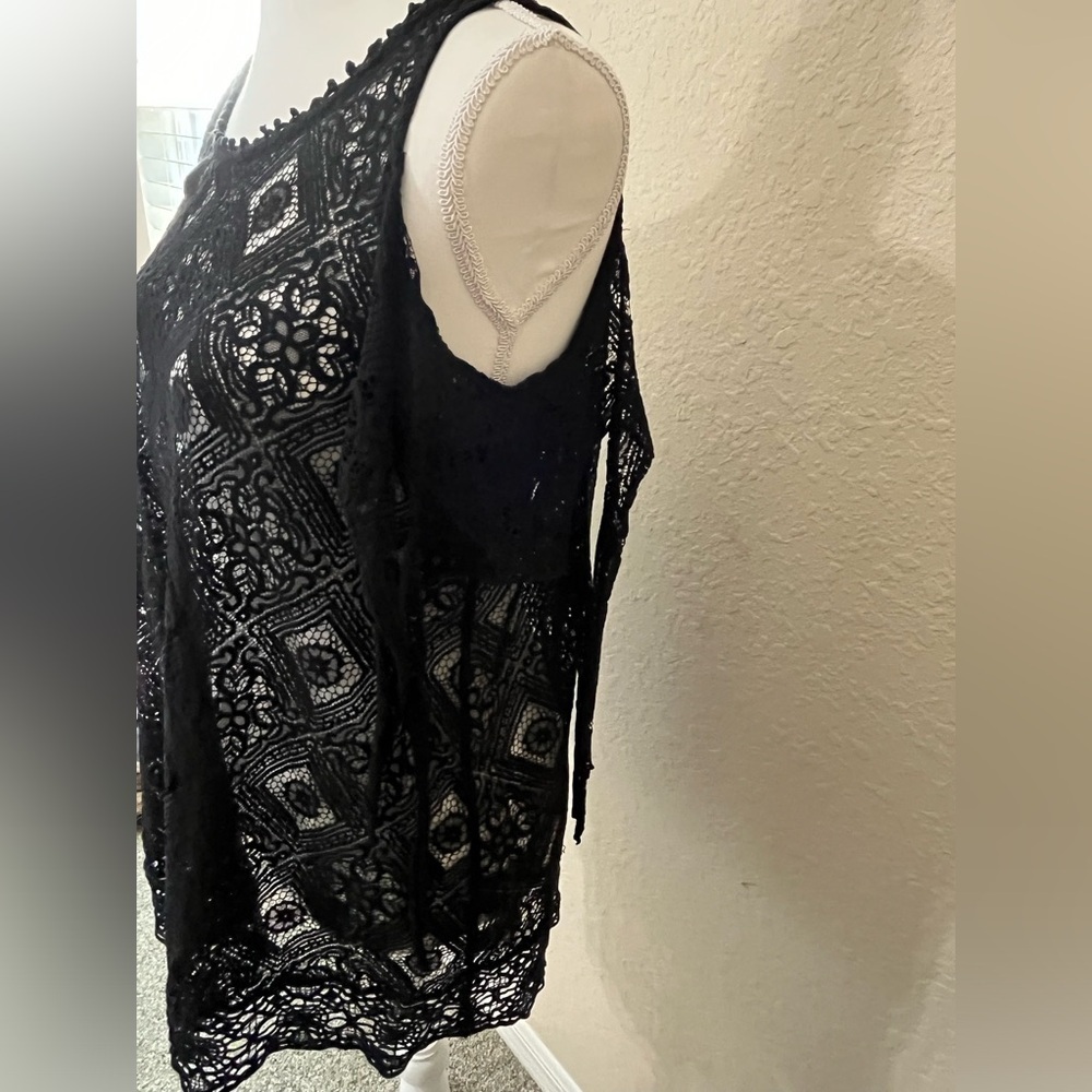 Free People ‘Geo Sands’ Cold Shoulder Lace Top - Picture 3 of 9